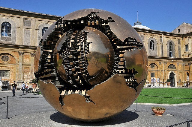 sfera con sfera vaticaans museum