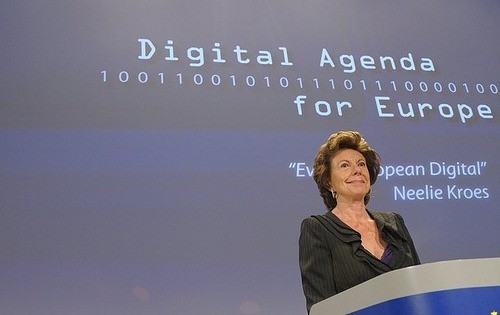 Ook Neelie Kroes krijgt 660.000 euro kado van de EU