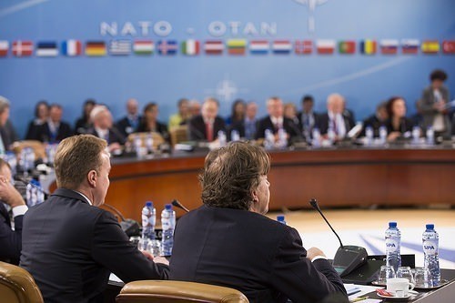 Der Spiegel: NAVO staat op instorten