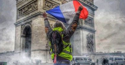 Leger op straat en betogingen verbieden: Macron kiest voor bikkelharde repressie Gele Hesjes