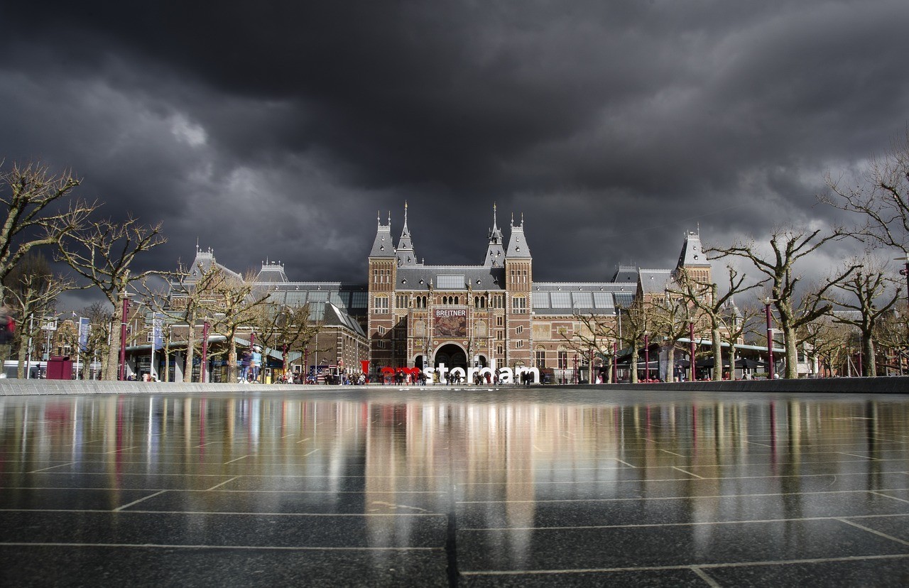 GroenLinks gaat Amsterdammers pesten met eigen faalbeleid rondom instortende kades: geen auto’s meer