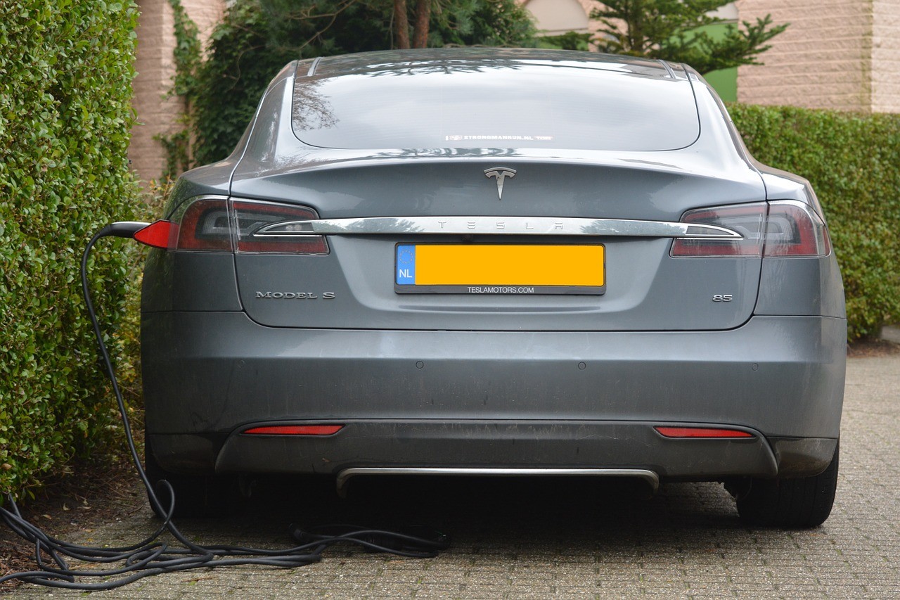 Tesla blijkt vaak miskoop: Ruim 100 Nederlandse Tesla-rijders sluiten zich aan bij claim