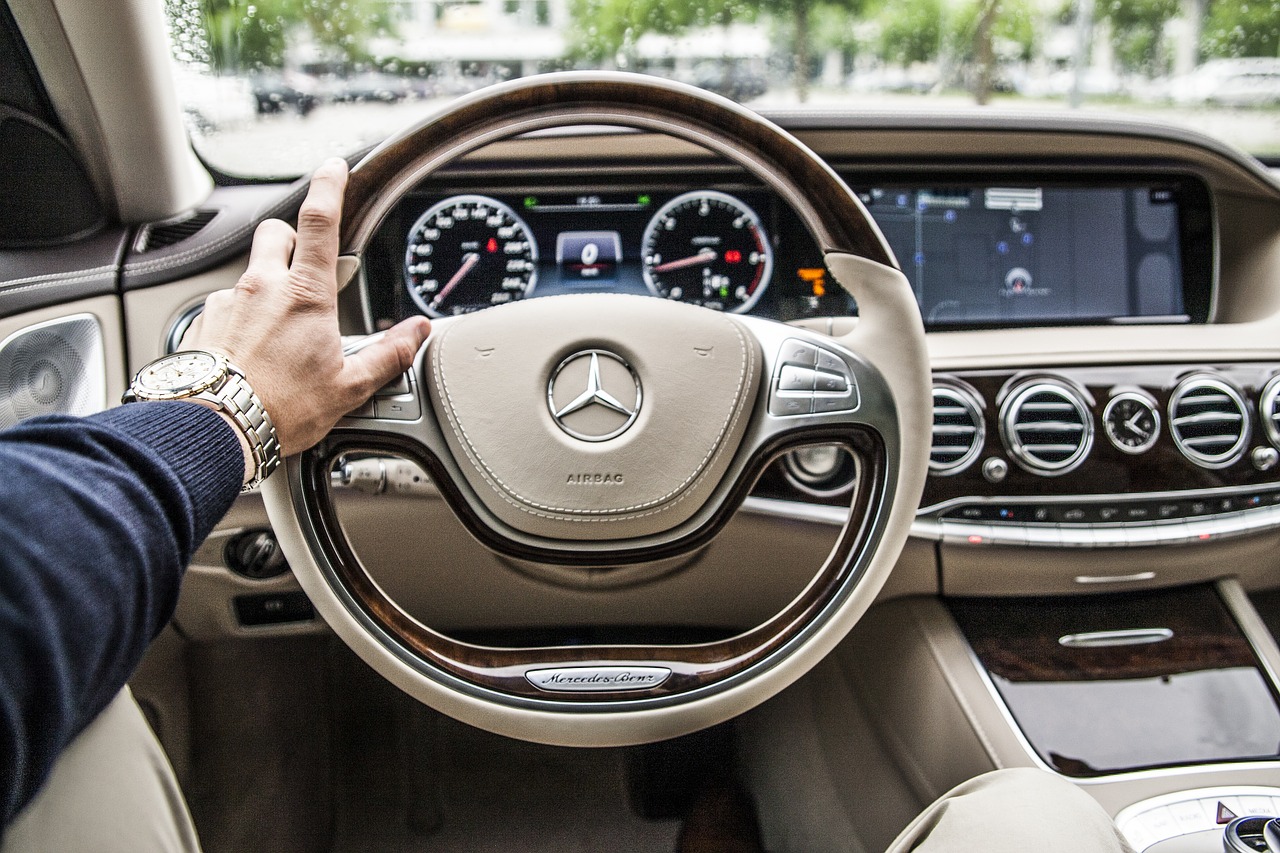 Mercedes betrapt op 'bespioneren van bestuurders met geheime volgapparatuur'