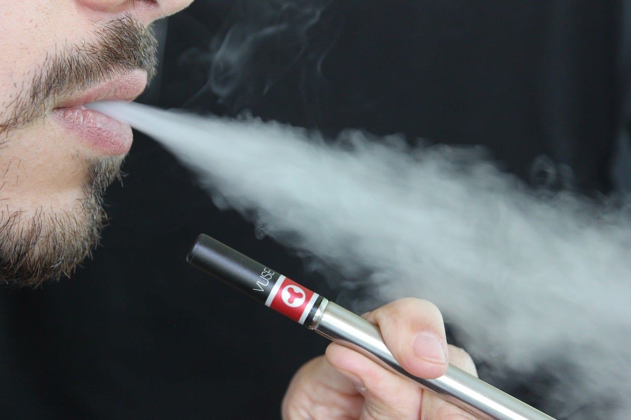 Gebruik e-sigaret afgeraden na vijfde dode van mysterieuze longziekte