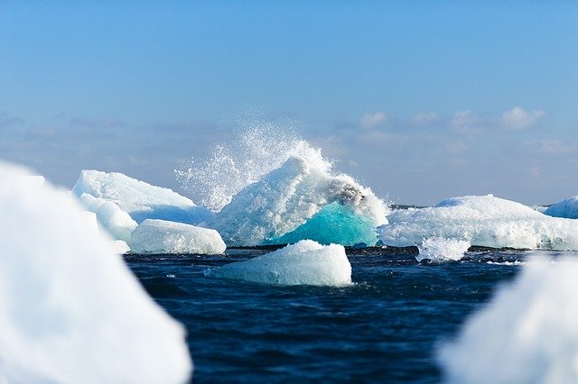 Global warming: 'Polarstern' met klimatologen aan boord vast in Noordpoolijs