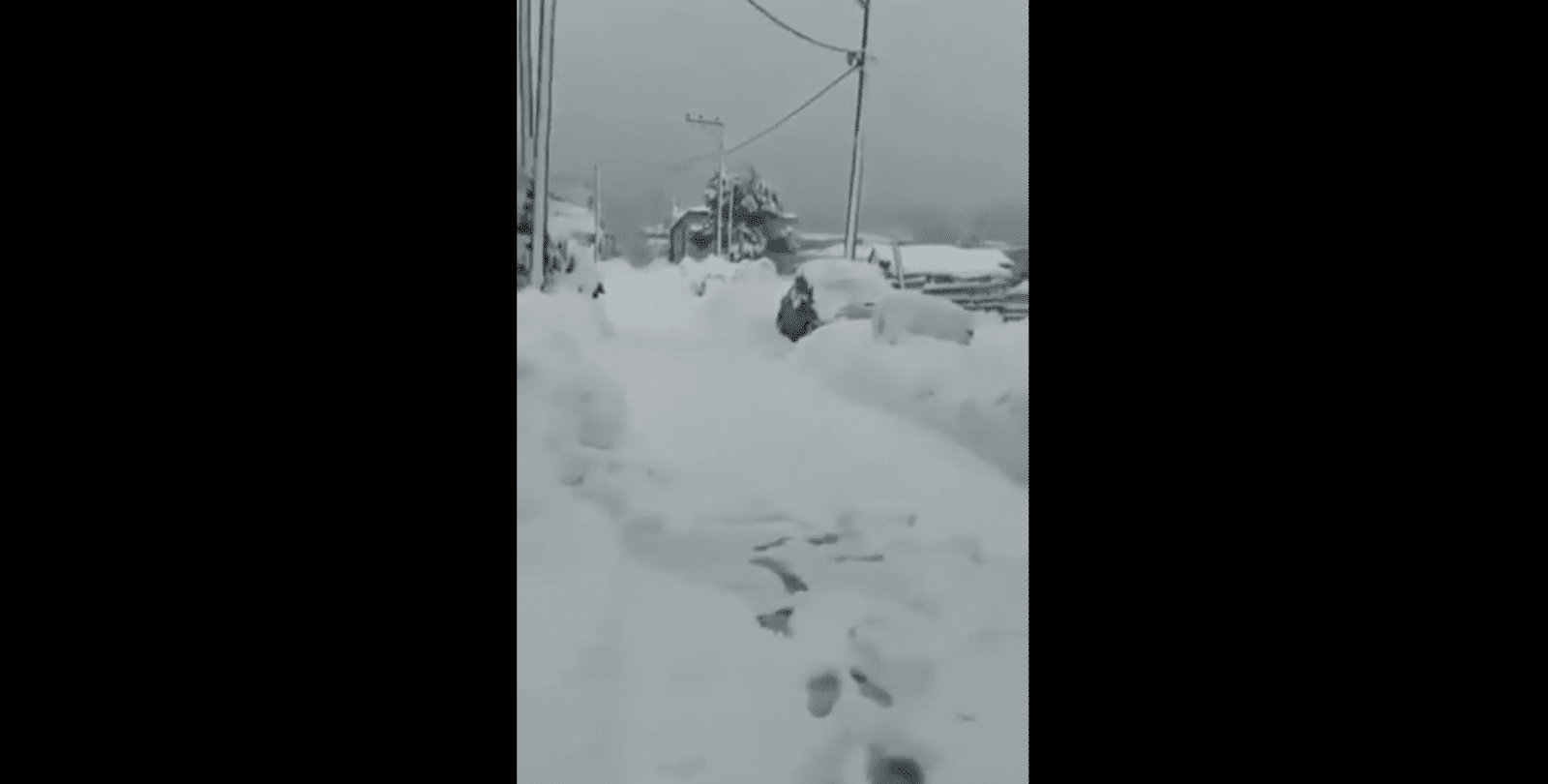 Griekenland krijgt monsterhoeveelheid sneeuw, pak van 4 meter en mensen zaten 10 dagen opgesloten
