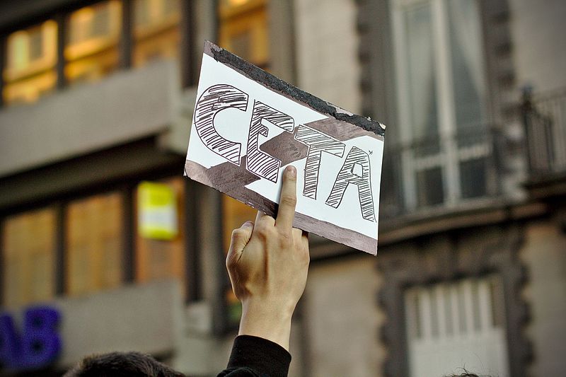 Het CETA handelsakkoord tekenen is ‘zelfdestructief gedrag’