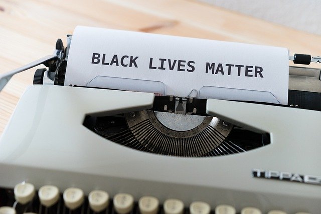 Jonge blanke moeder geëxecuteerd door Black Lives Matter menigte omdat ze ‘All Lives Matter’ zou hebben gezegd