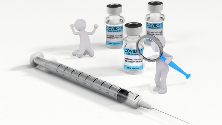 Vaccine Syringe Miniature Figures  - wir_sind_klein / Pixabay